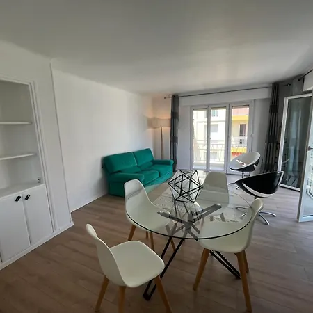 Апартаменты Juan Les Pins Антиб